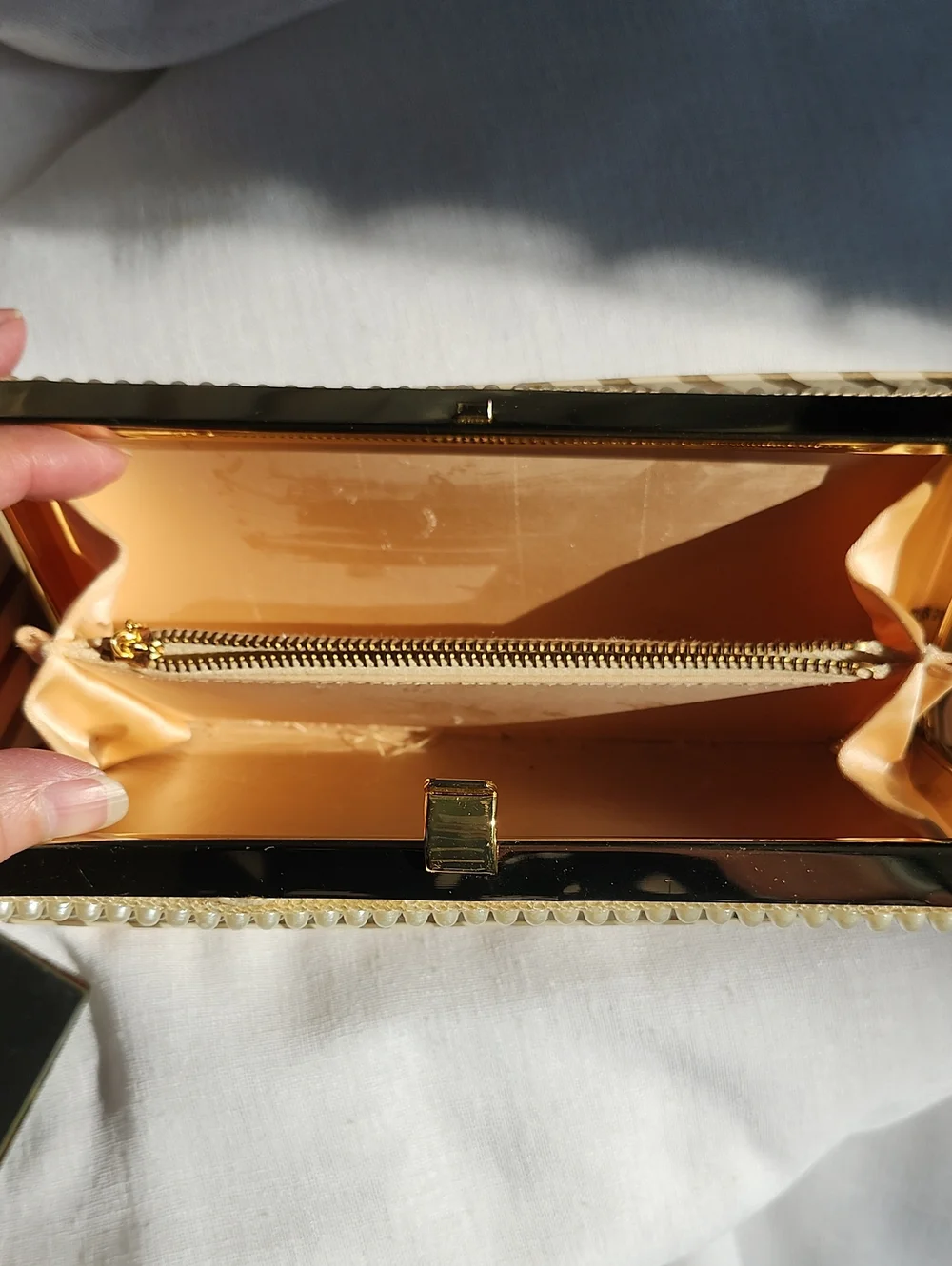JR USA Ex Cond Vintage 50's Faux Pearl Gold Tone Snap Closure Box Clutch, $25